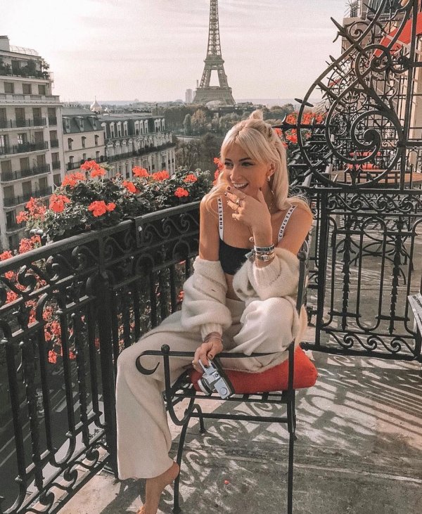 Париж и девушка