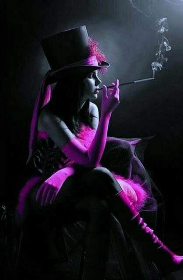 Девушка с сигаретой