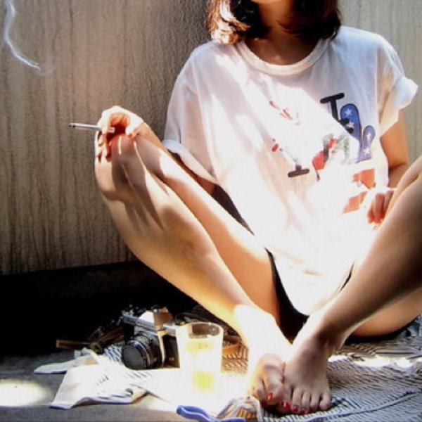 Девушка с сигаретой