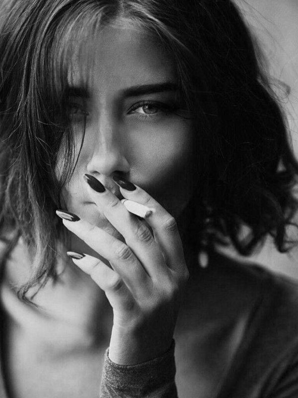 Девушка с сигаретой