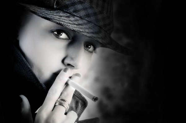 Девушка с сигаретой