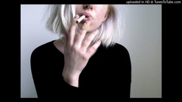 Девушка с сигаретой