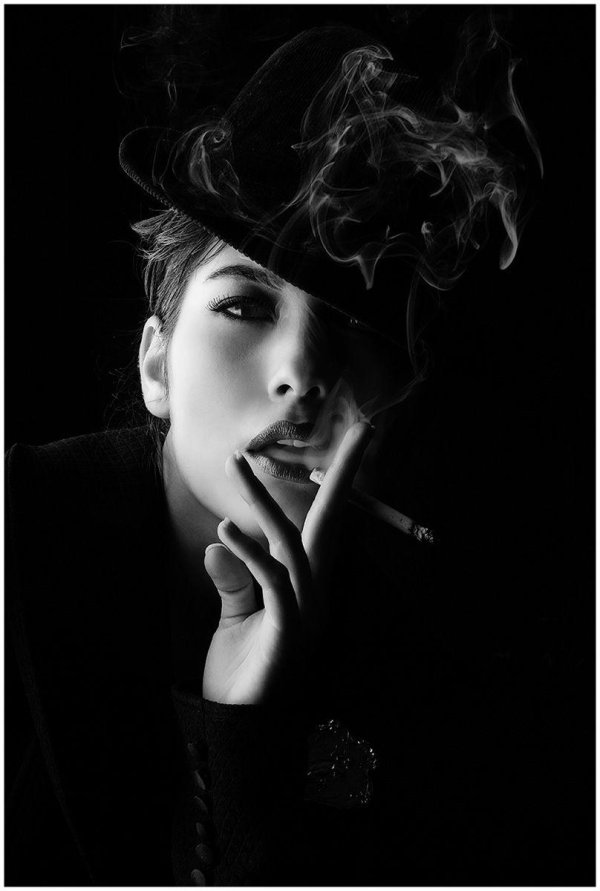 Девушка с сигаретой