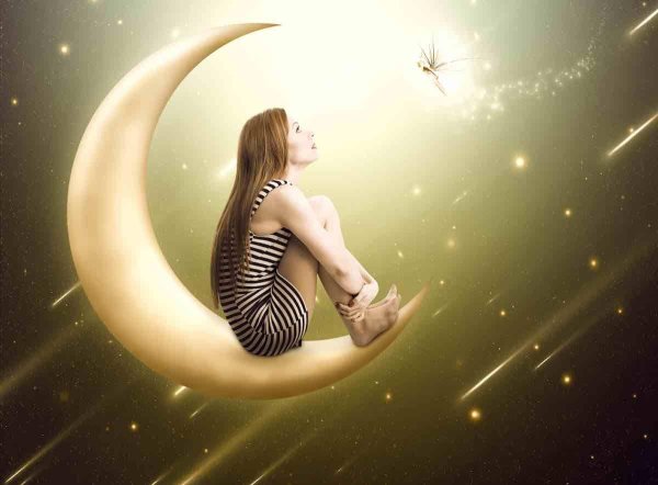 Девушка на месяце
