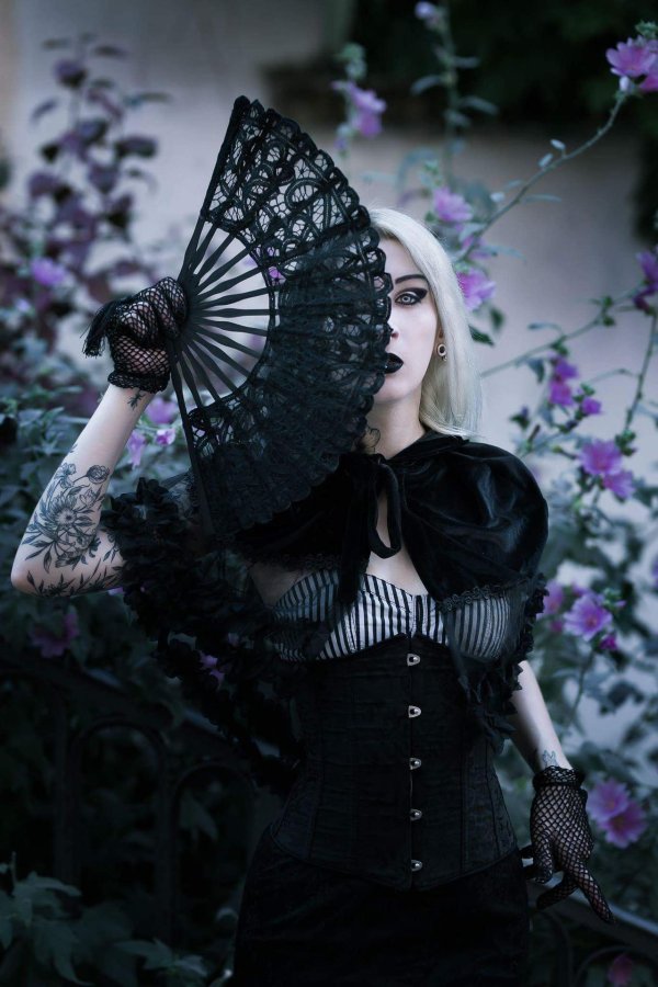 С девушками готика