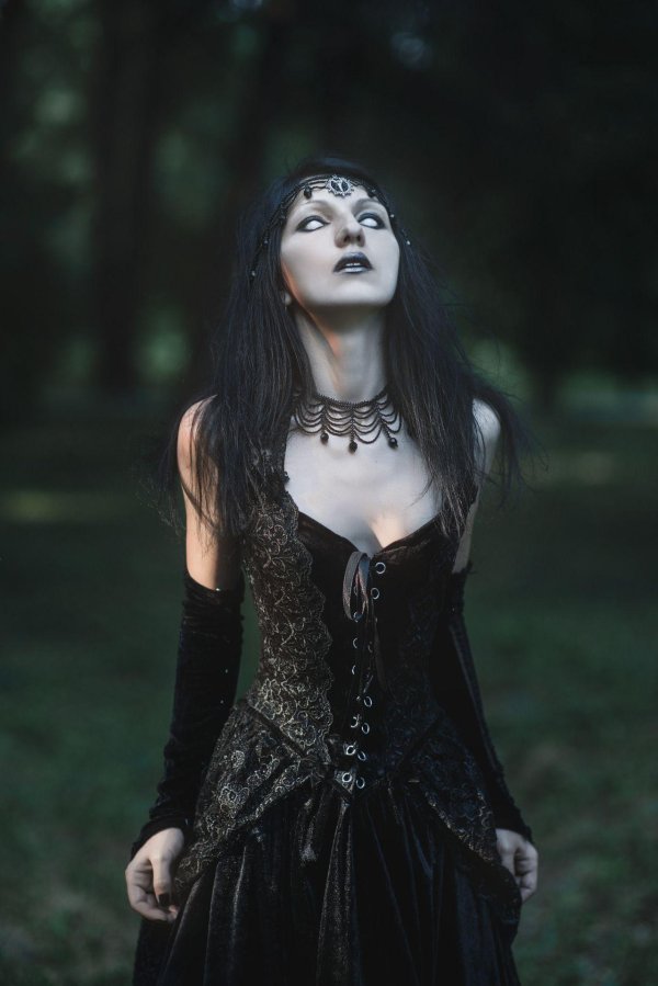 С девушками готика