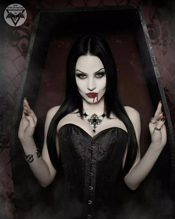 С девушками готика