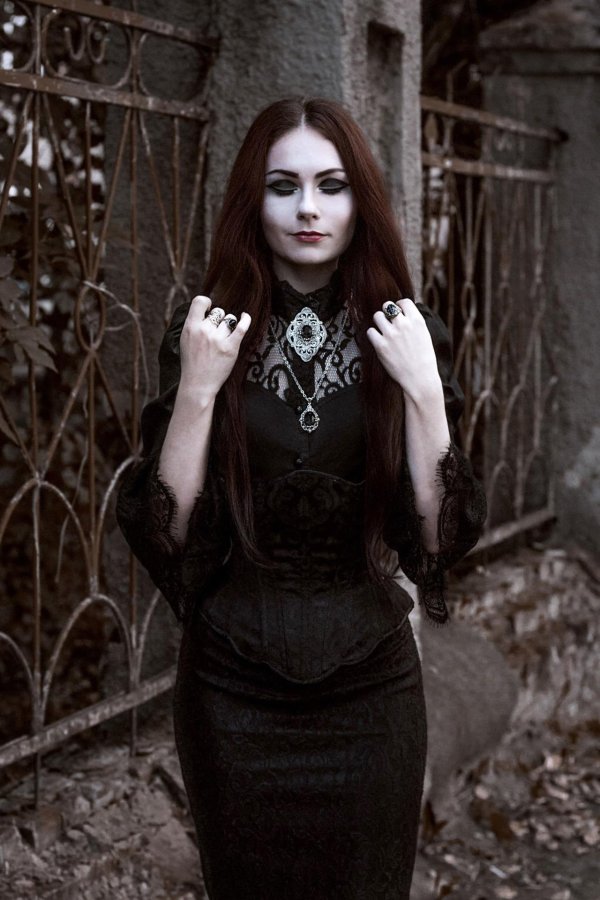 С девушками готика