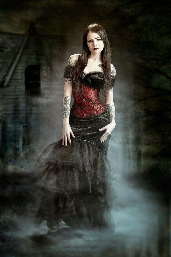 С девушками готика