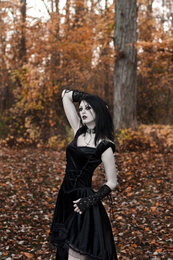 С девушками готика