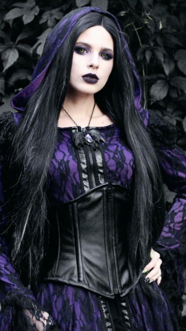 С девушками готика