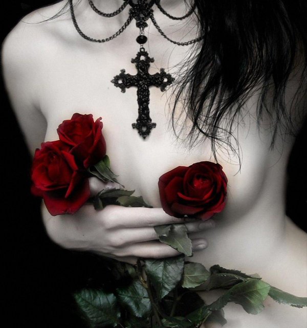 С девушками готика