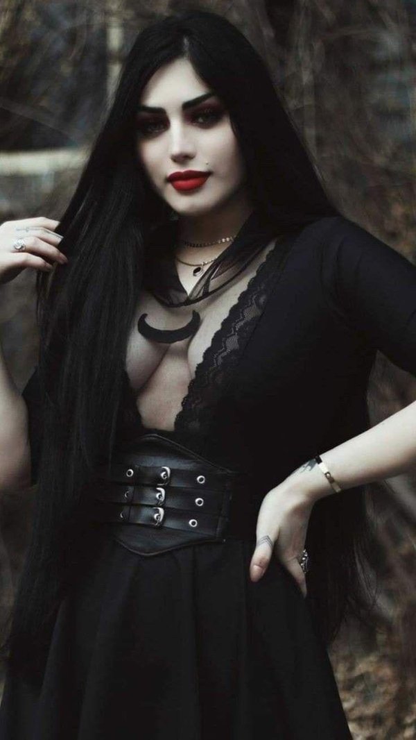 С девушками готика