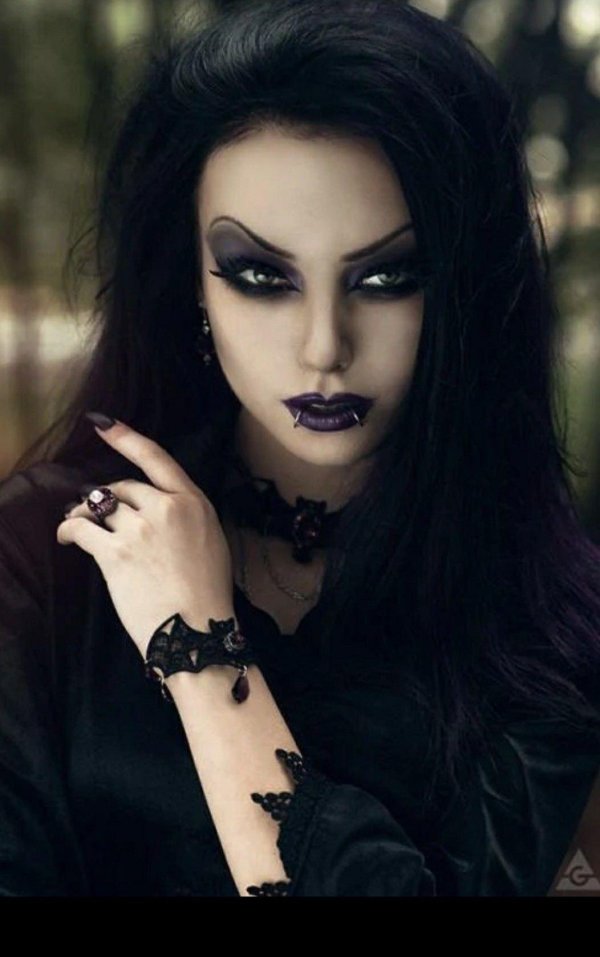 С девушками готика