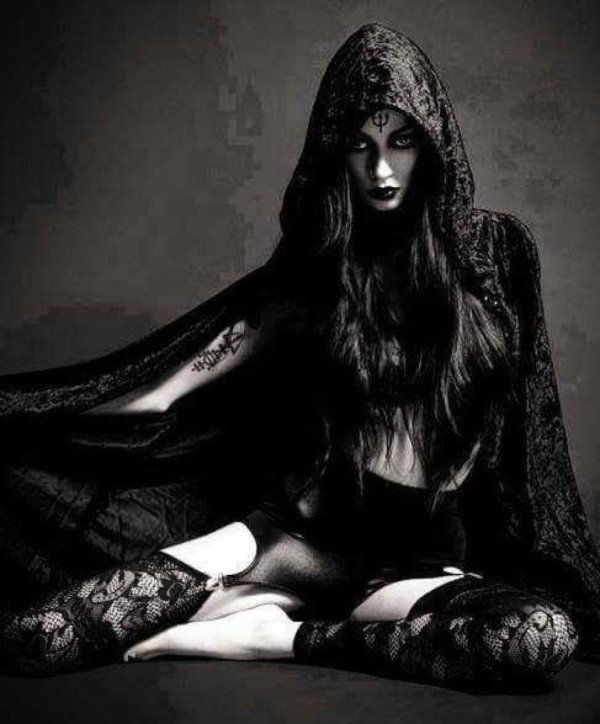 С девушками готика