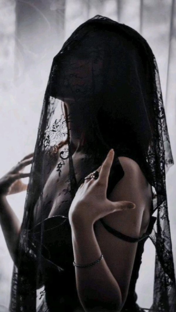 С девушками готика