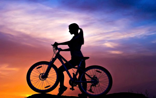 Девушка на велосипеде