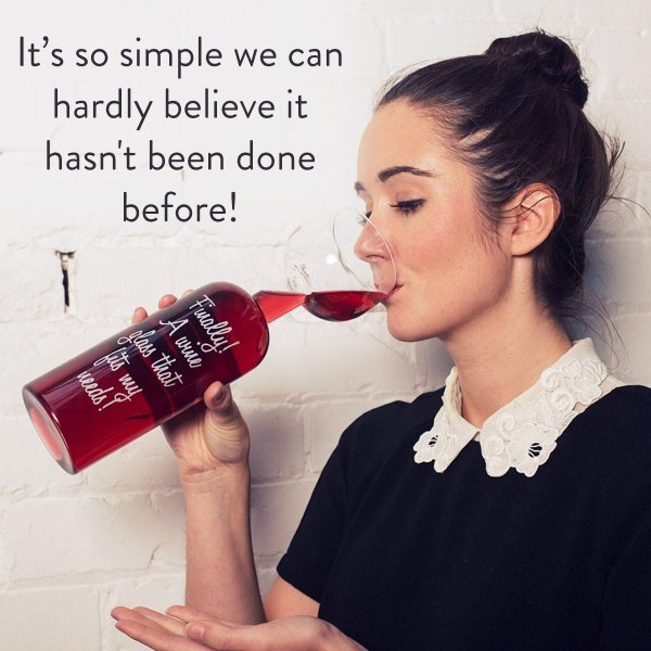 Девушка с бутылкой