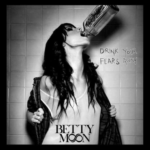 Девушка с бутылкой