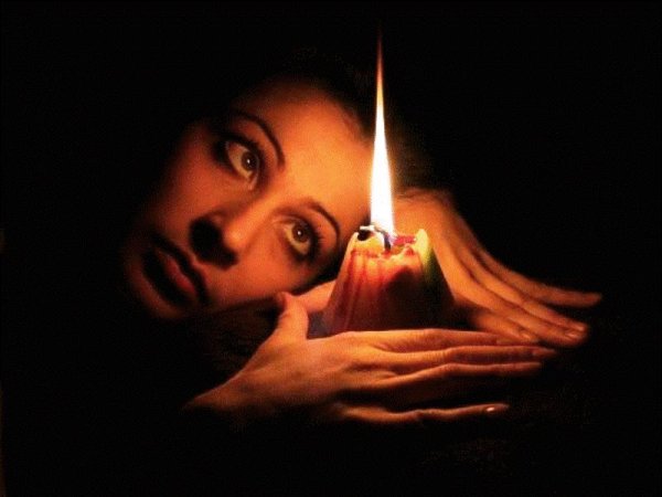 Девушка и свеча