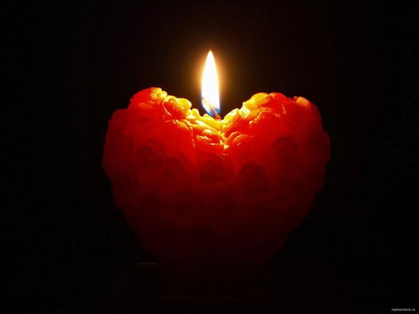 Девушка и свеча