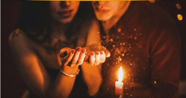 Девушка и свеча