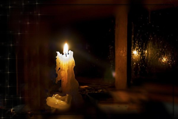 Девушка и свеча