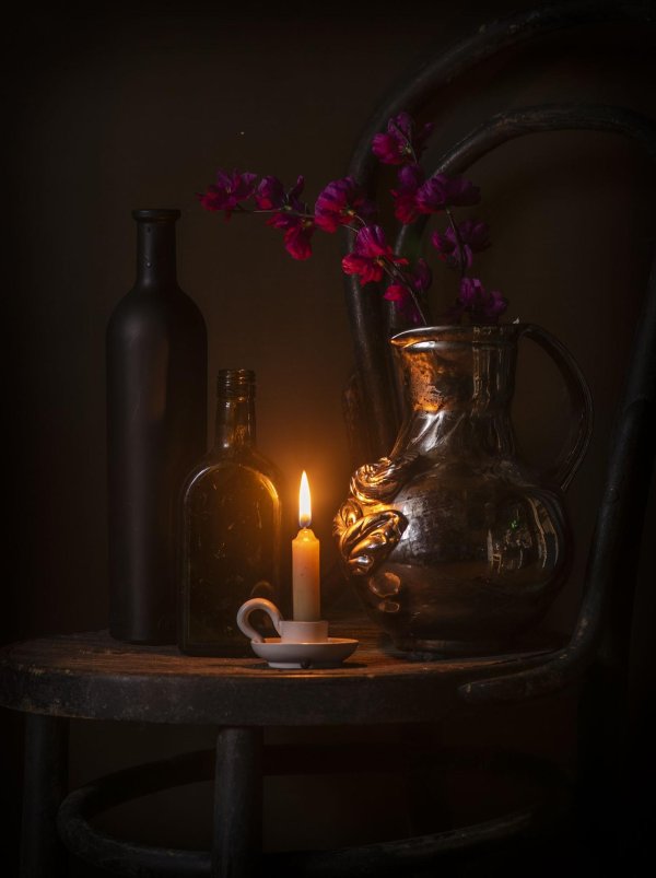 Девушка и свеча