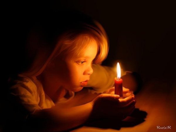 Девушка и свеча