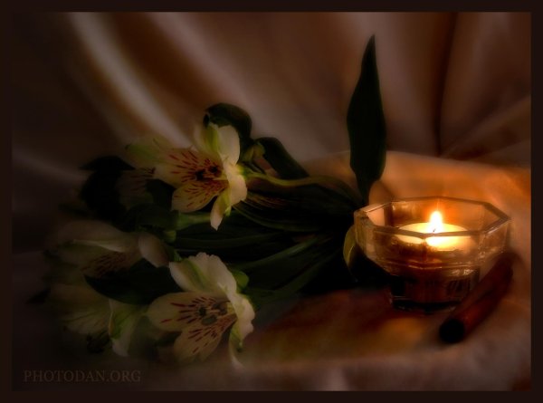 Девушка и свеча