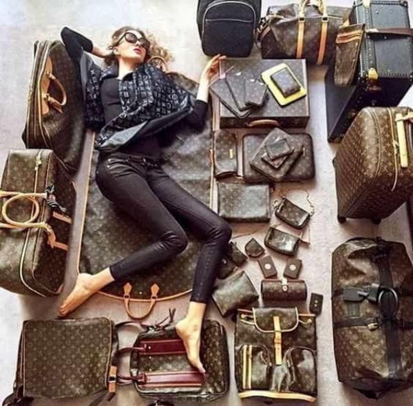 Девушка с сумкой