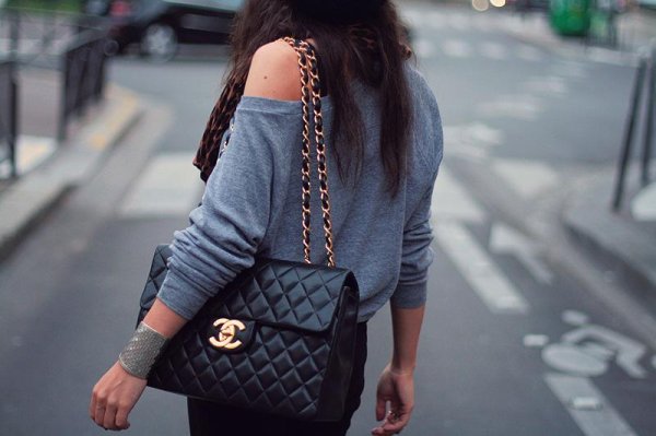 Девушка с сумкой