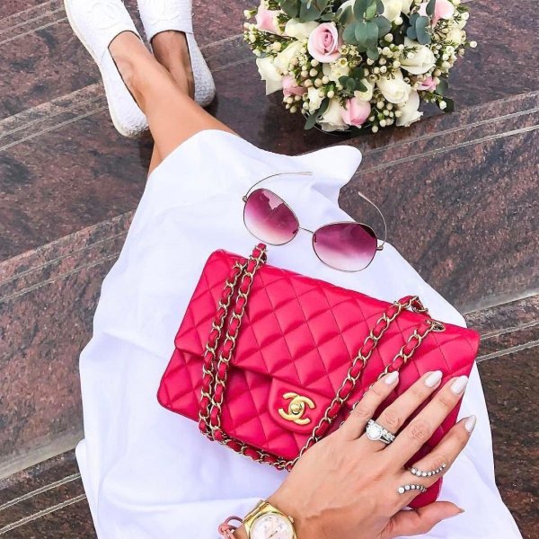 Девушка с сумкой