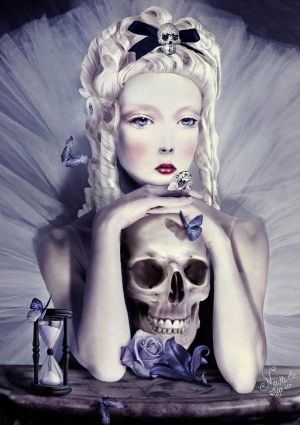 Девушка и череп