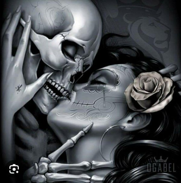 Девушка и череп