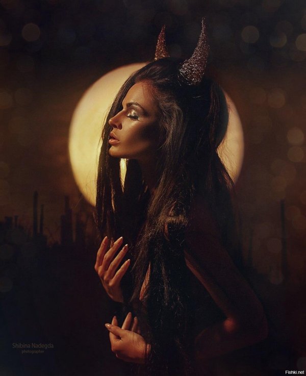 С девушками дьяволицами