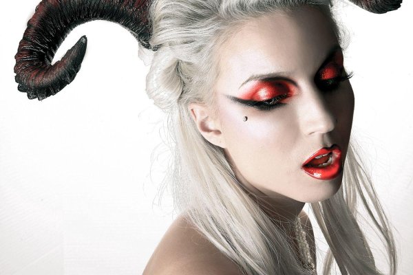 С девушками дьяволицами