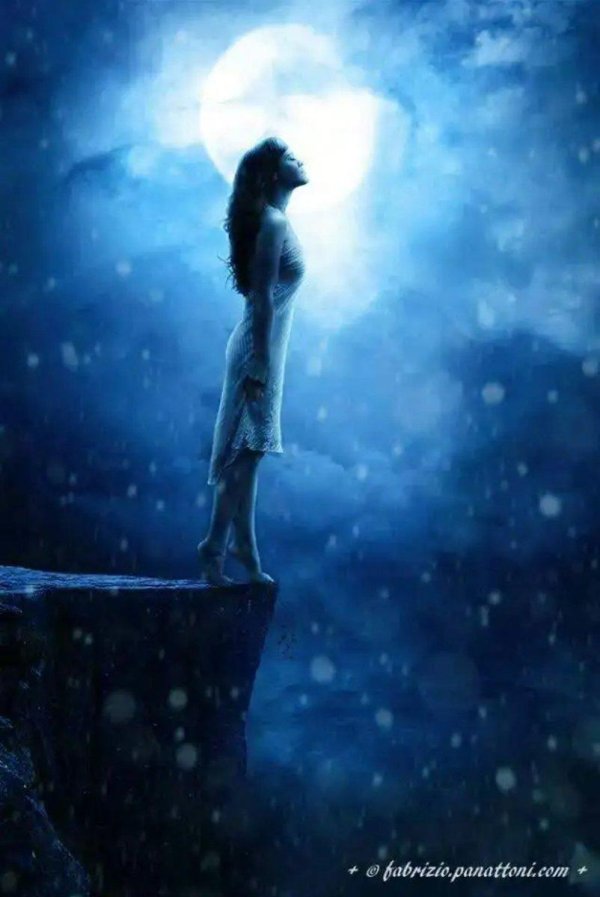 Девушка на обрыве