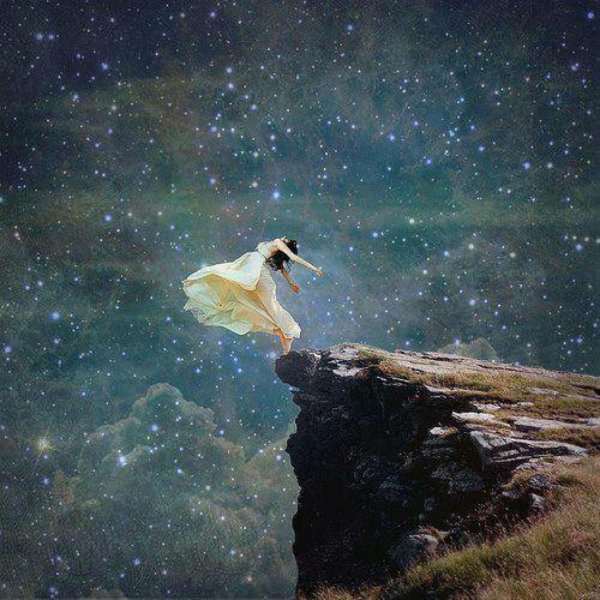 Девушка на обрыве