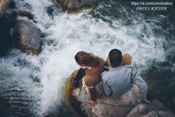 Девушка на обрыве