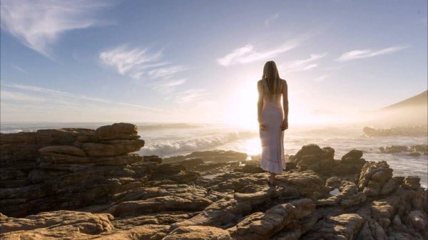 Девушка на обрыве