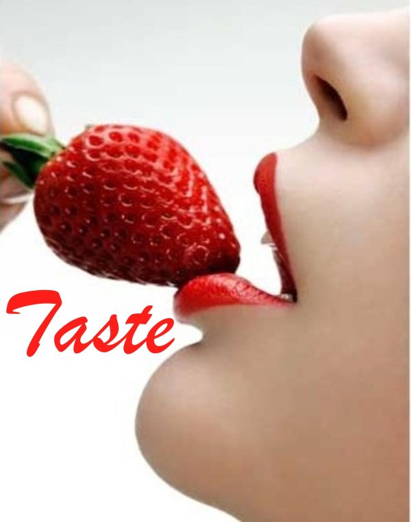 Девушка и клубника