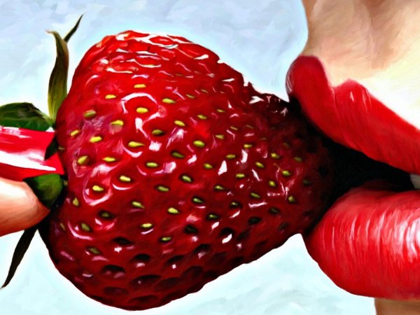 Девушка и клубника