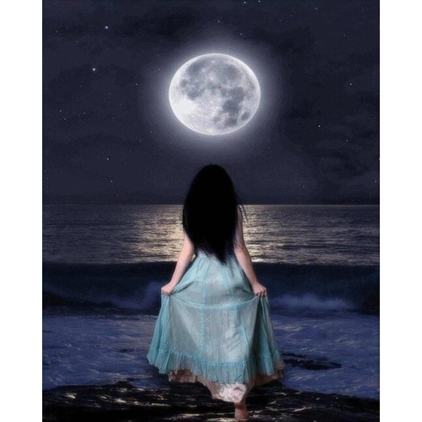Девушка под луной