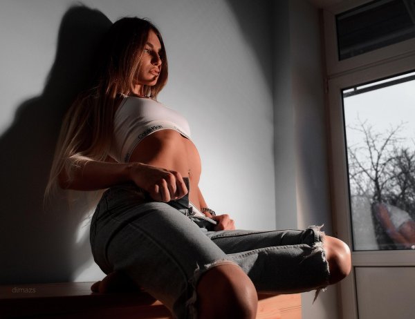 Девушка сверху парня