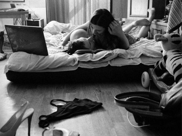 Девушка сверху парня