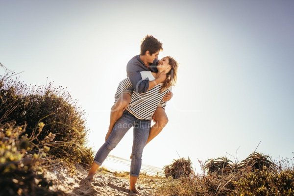 Девушка сверху парня