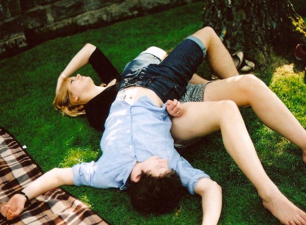 Девушка сверху парня