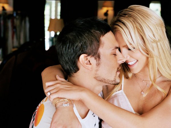 Парень девушка блондинка