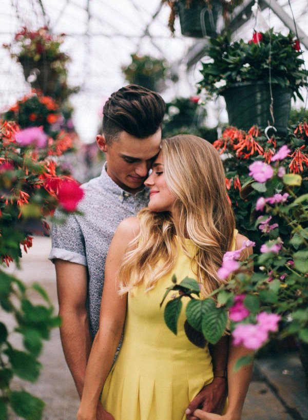 Парень девушка блондинка